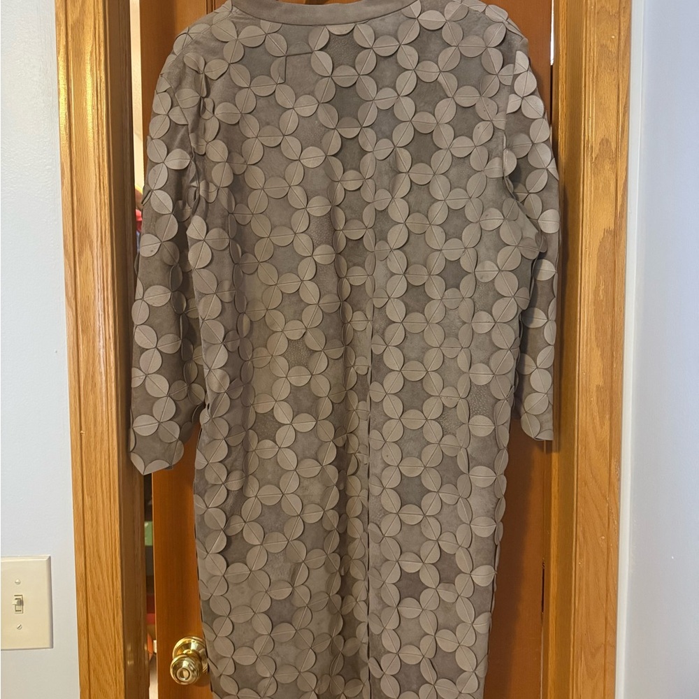 VINTAGE Oscar de la Renta leather applique overcoat - Picture 2 of 8